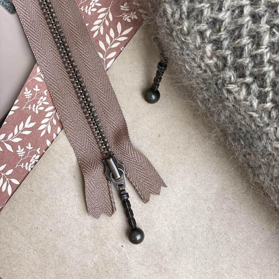 Zipper 17 cm Hazelnut PetiteKnit