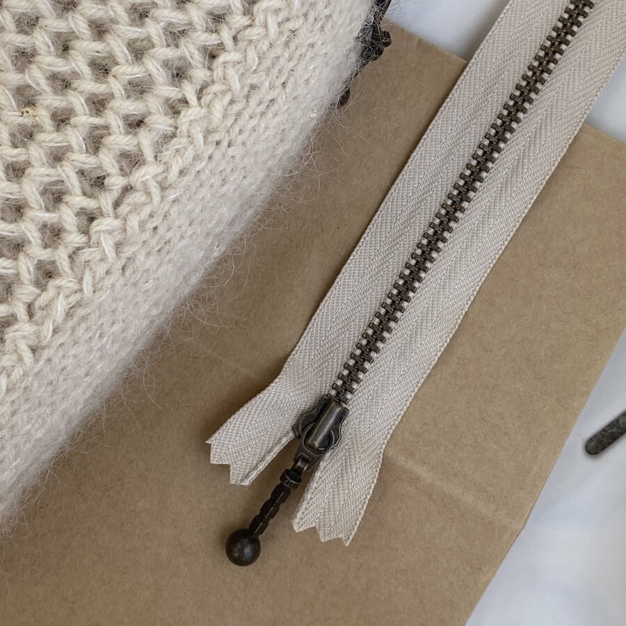 Zipper 17 cm Sand PetiteKnit
