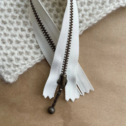 Zipper 23 cm Mother of Pearl PetiteKnit