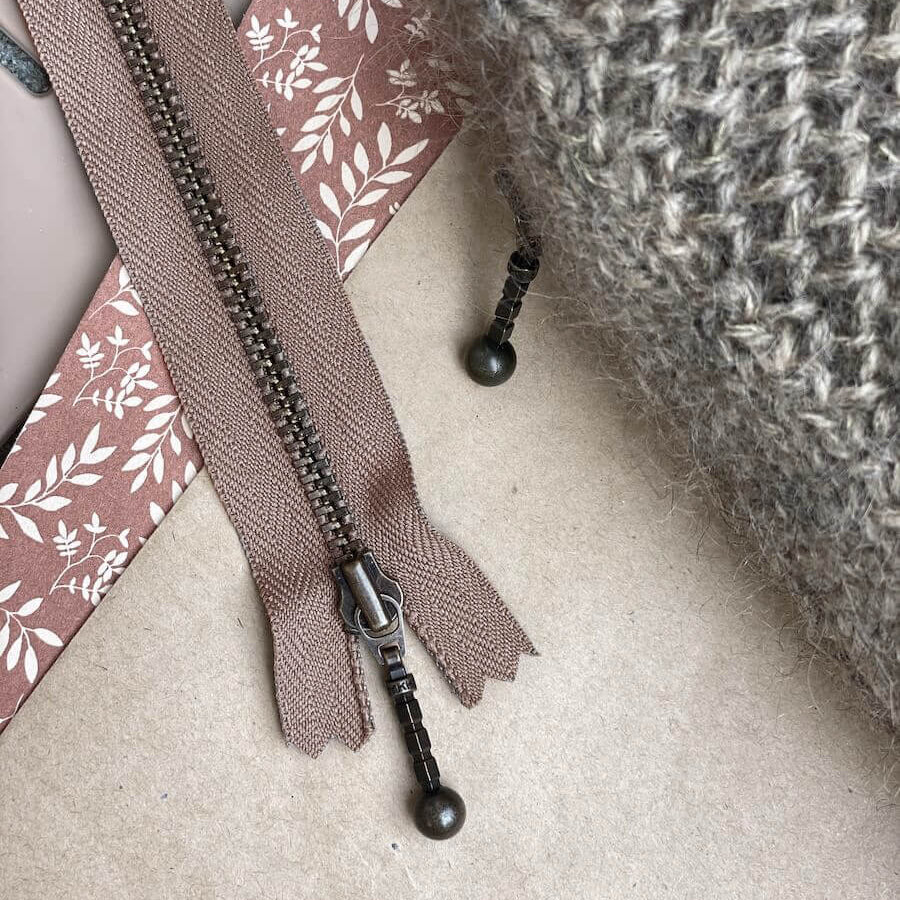 Zipper 28 cm Hazelnut PetiteKnit