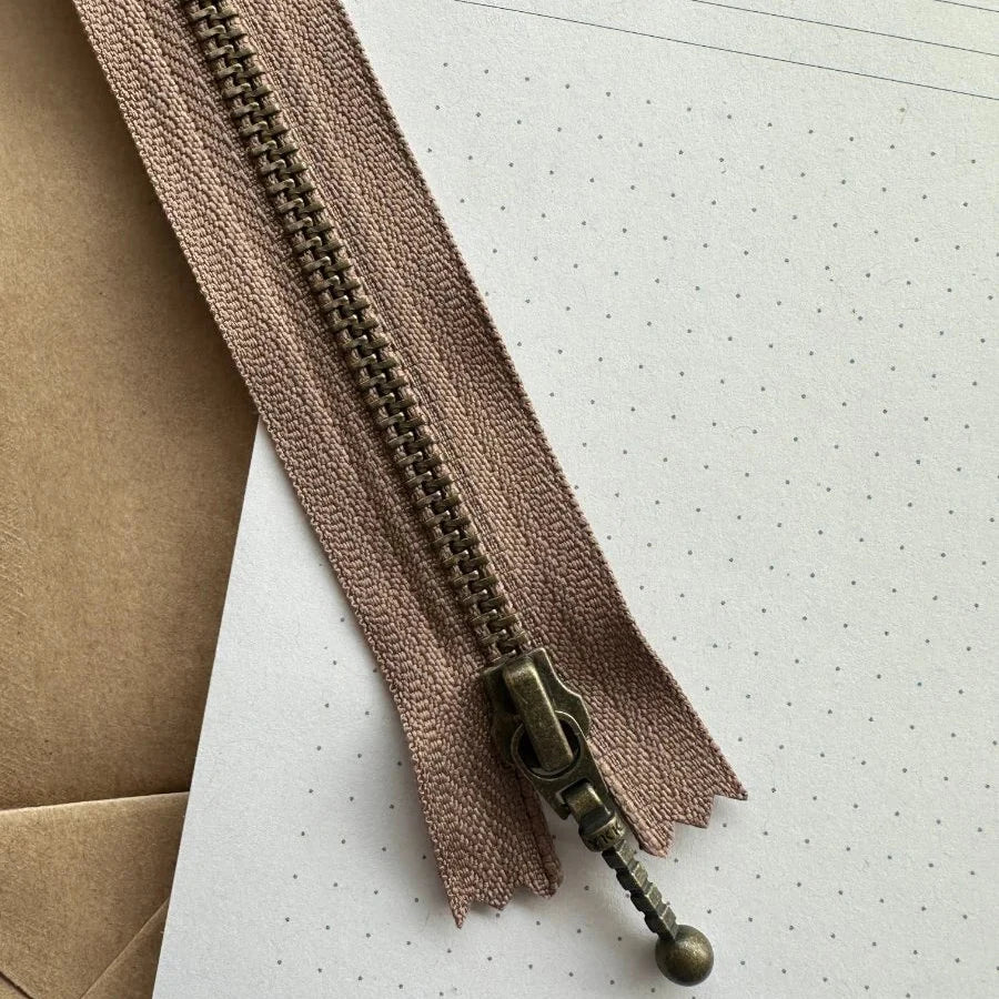 Zipper 35 cm Hazelnut PetiteKnit